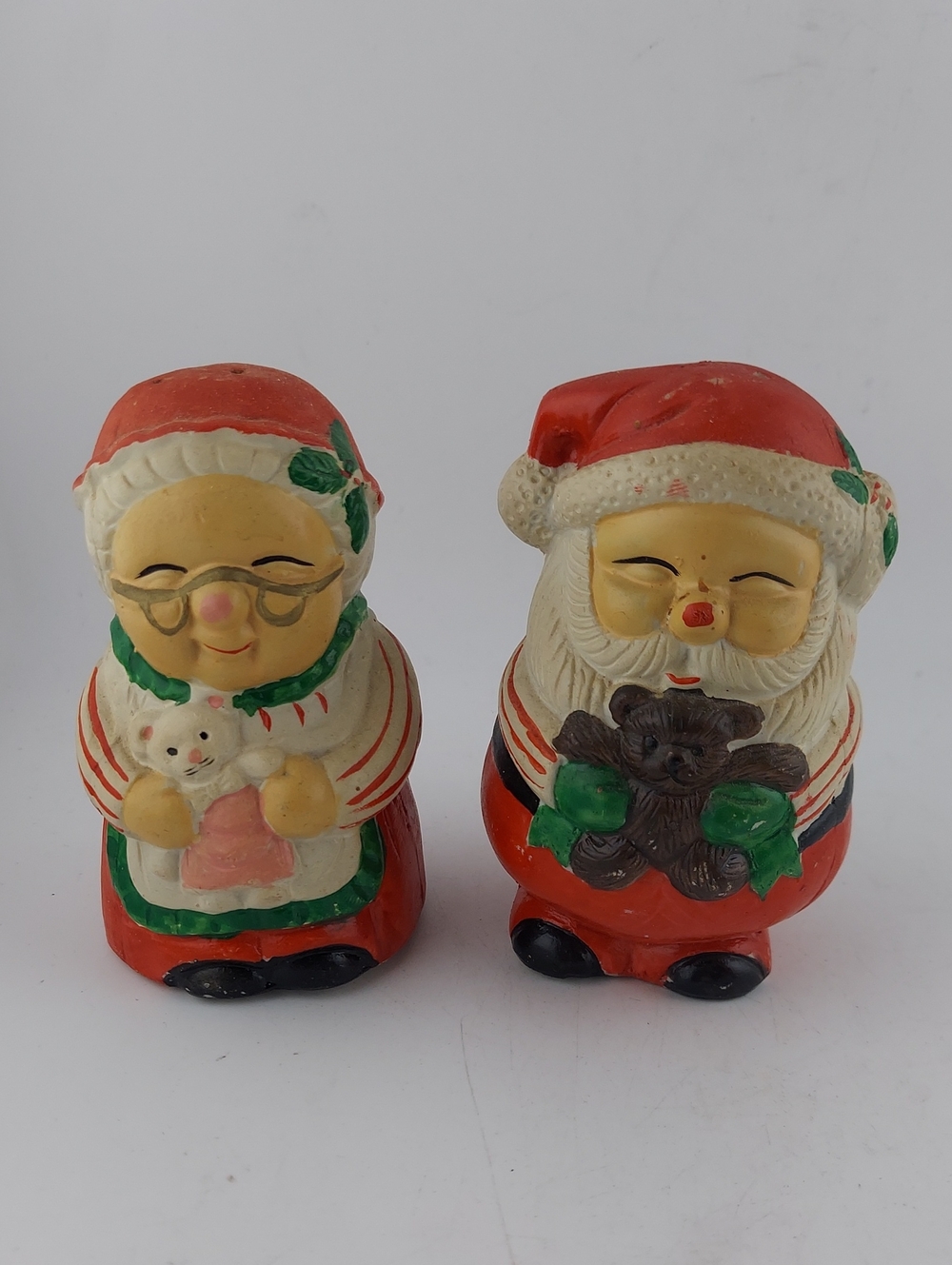 Santa and Mrs. Claus Holiday Figurine Set - Salt & Pepper Shakers